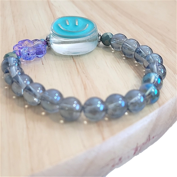 Hand Crafted Beaded Kids Bracelet Blue And Purple Floral Smiley Face Size 6.5" - Picture 3 of 5